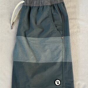 Vuori Kore Shorts - Green and Medium